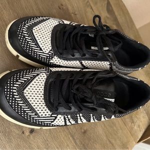 Ecco Size 38 Black & off white patterned sneakers. Great previously worn shape.